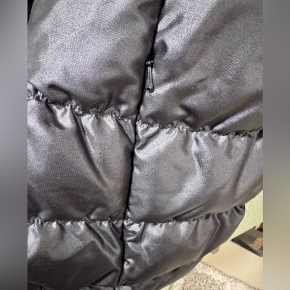 The North Face Women's Dark Puffer Jacket - Picture 10 of 12
